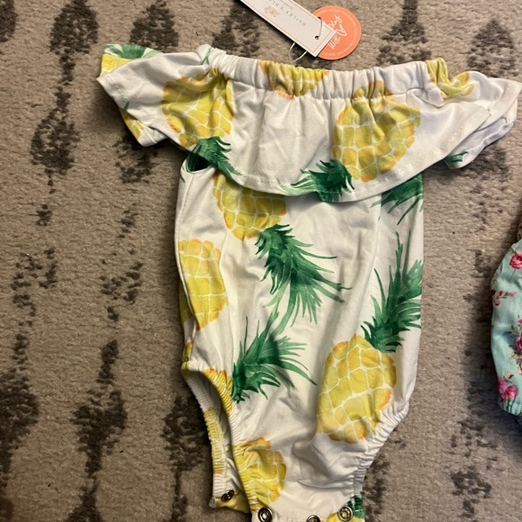 NWT Baileys Blossoms onesies 3-6 months and size small - Picture 3 of 5